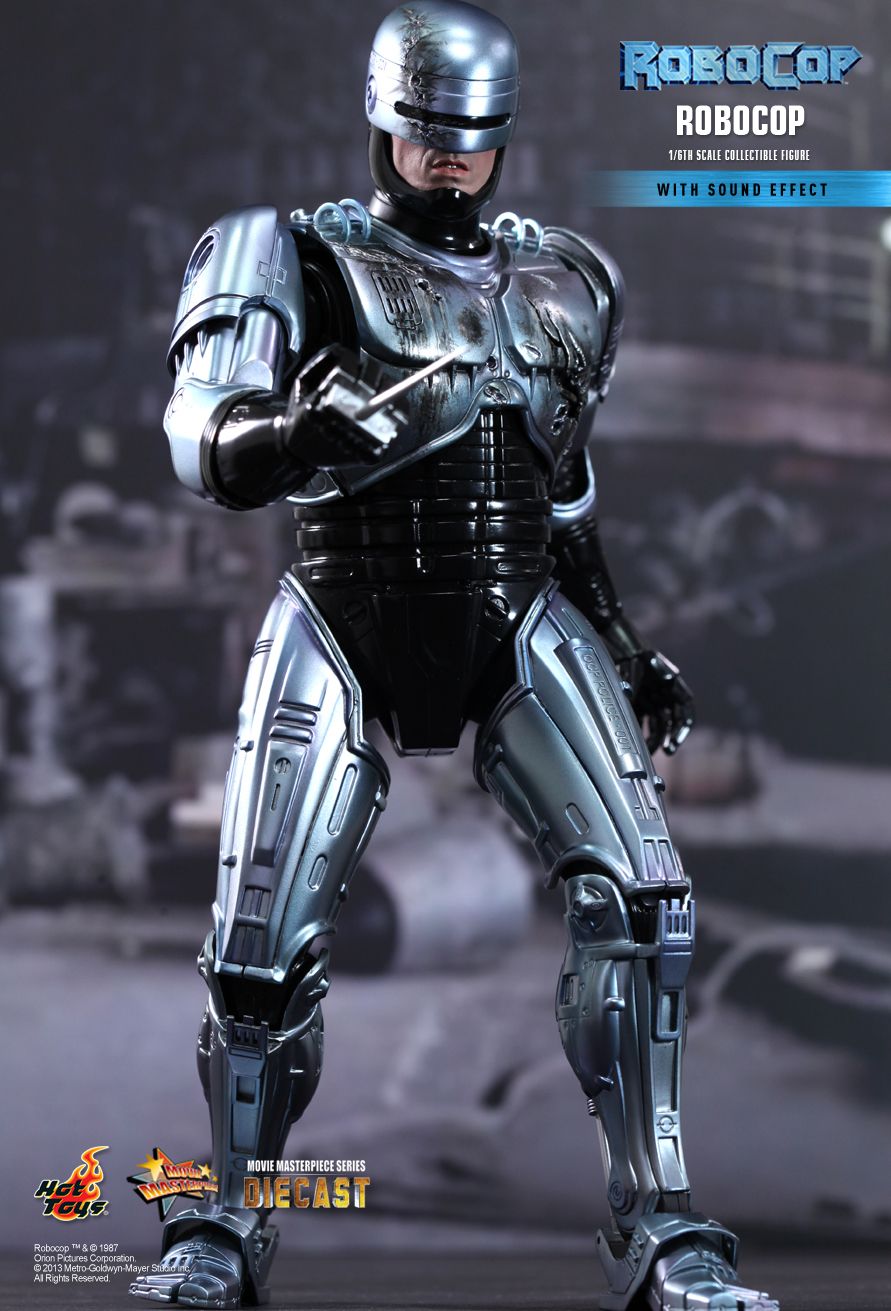 hot toys robocop battle damaged