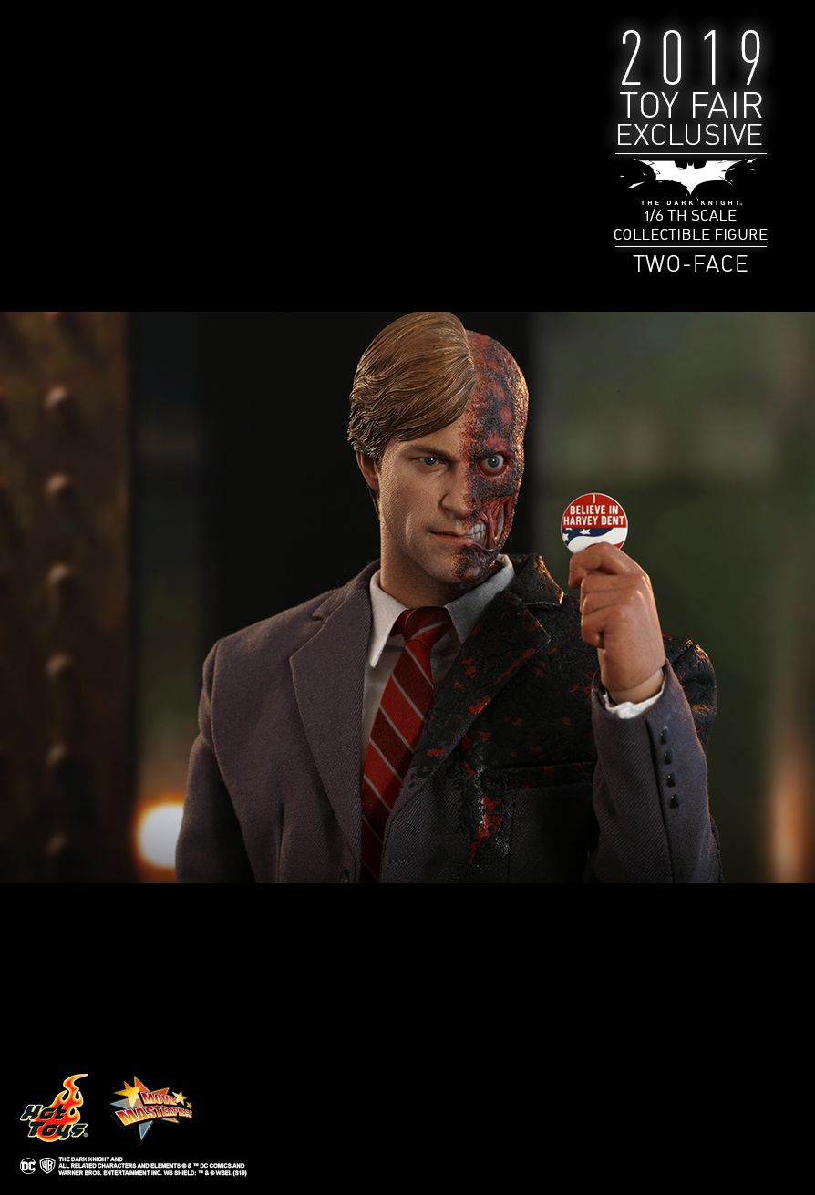 Hot Toys : The Dark Knight - Two Face 1/6th scale Collectible Figure